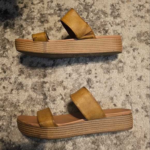 Madden Girl "Alie" Cognac Tan Light Brown Wood Platform Strappy Slides Sandals - Picture 14 of 14